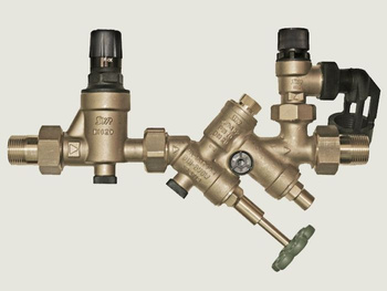 Armatura zabezpieczająca zasobnik ciepłej wody SYR SYROBLOC 24 6 bar 1/2x3/4